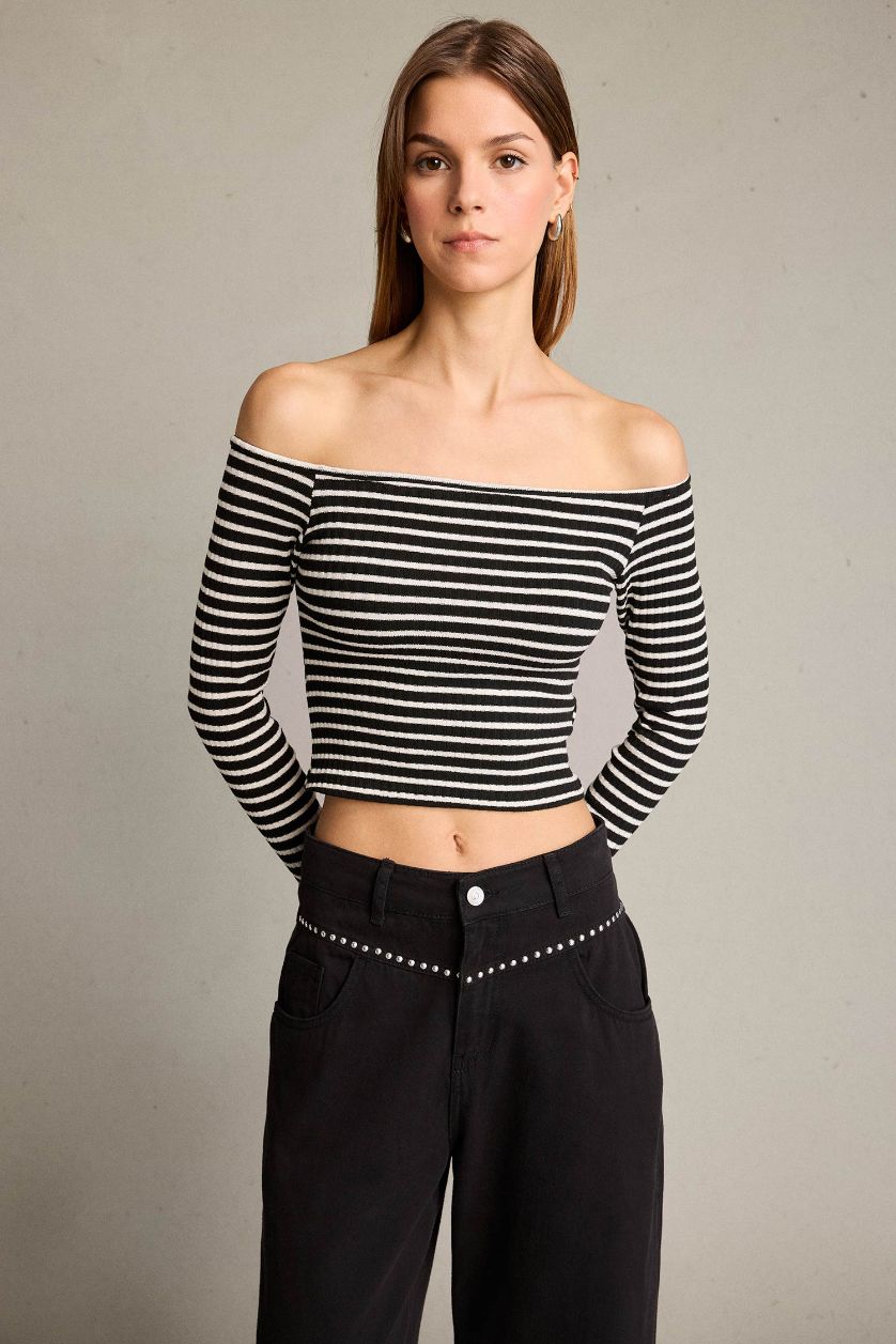 Woman Black Crew Neck Tank Top