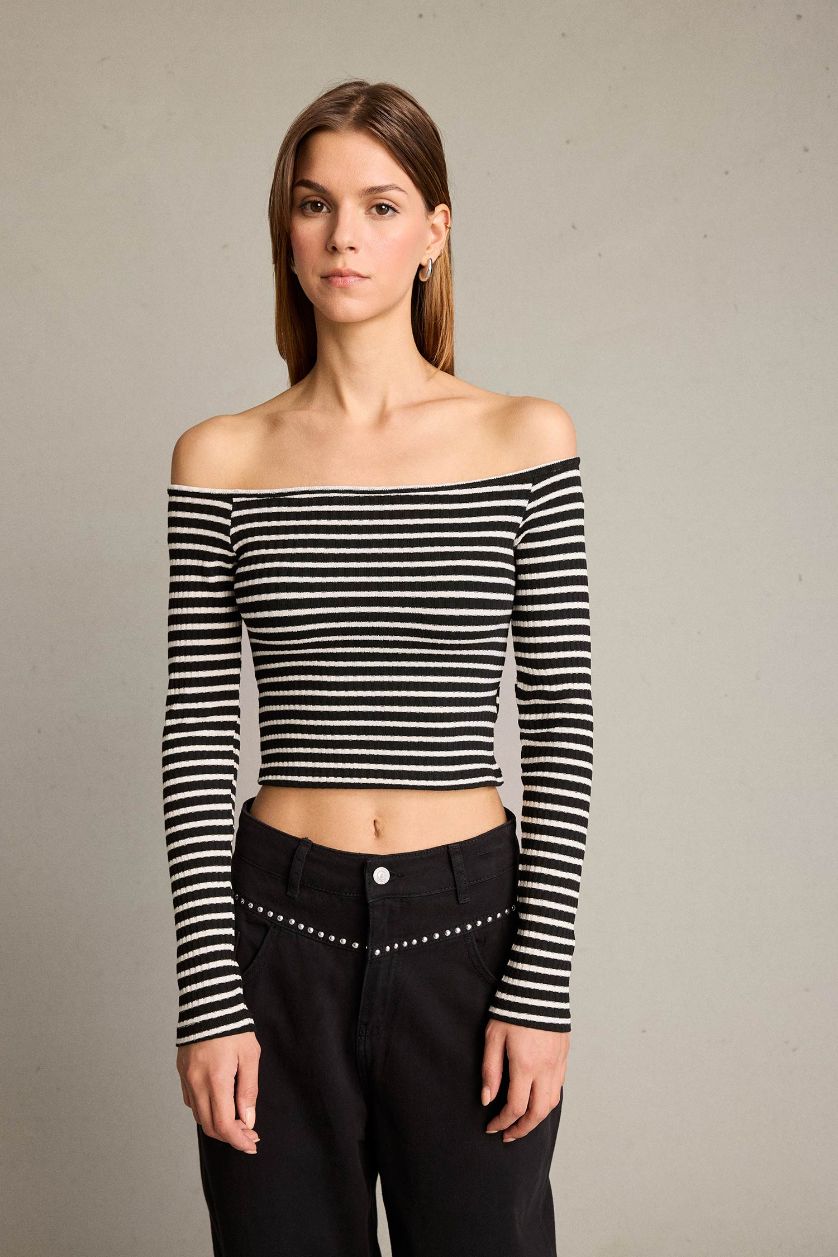 Woman Black Crew Neck Tank Top