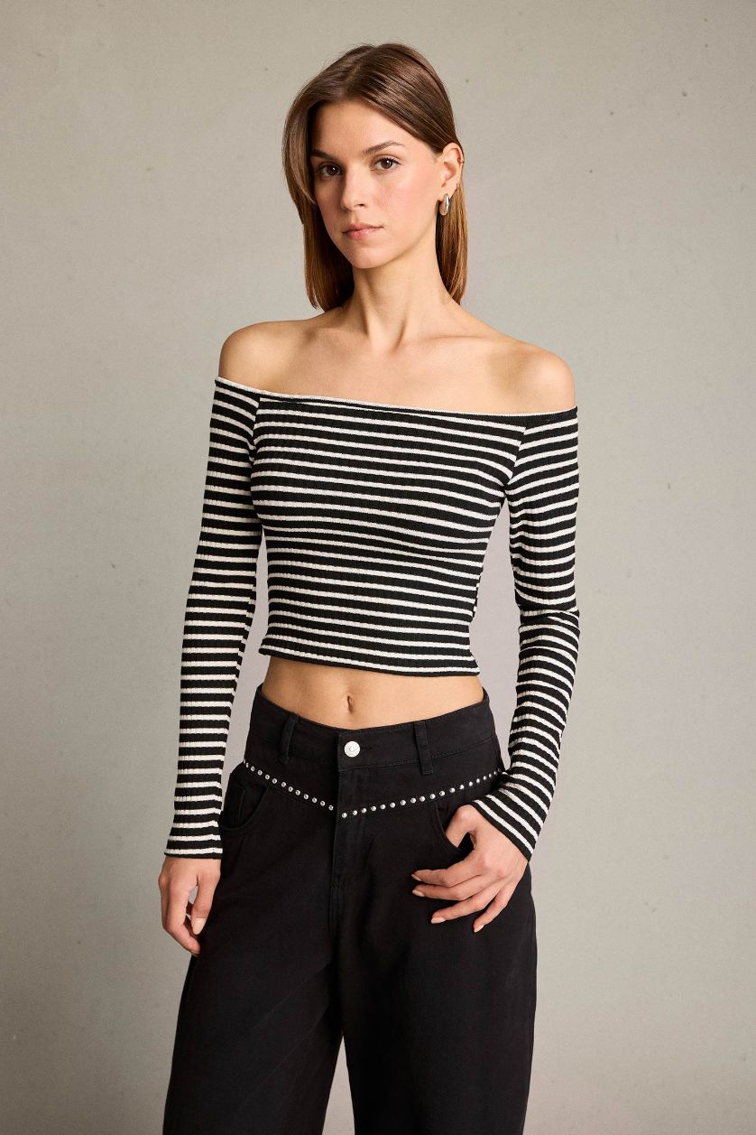 Woman Black Crew Neck Tank Top