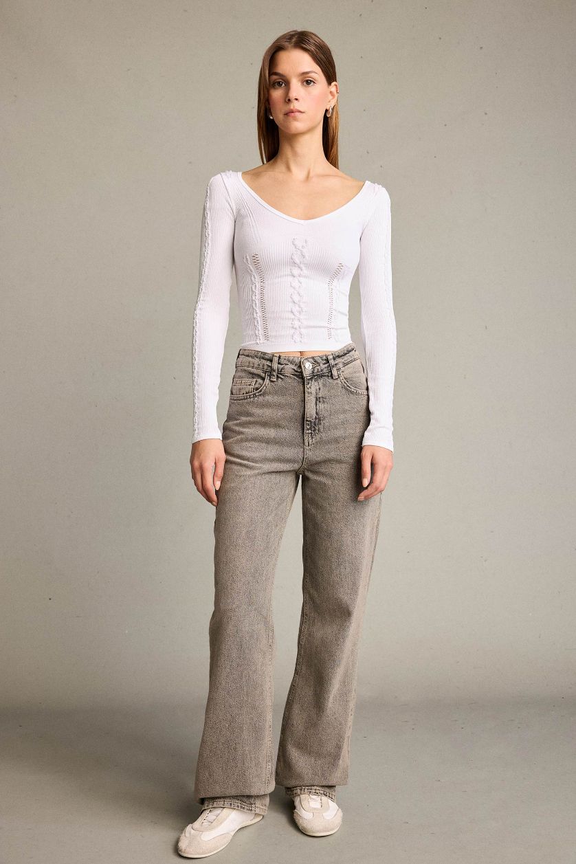 Woman White تيشيرت ردن طويل مخصر بياخة V