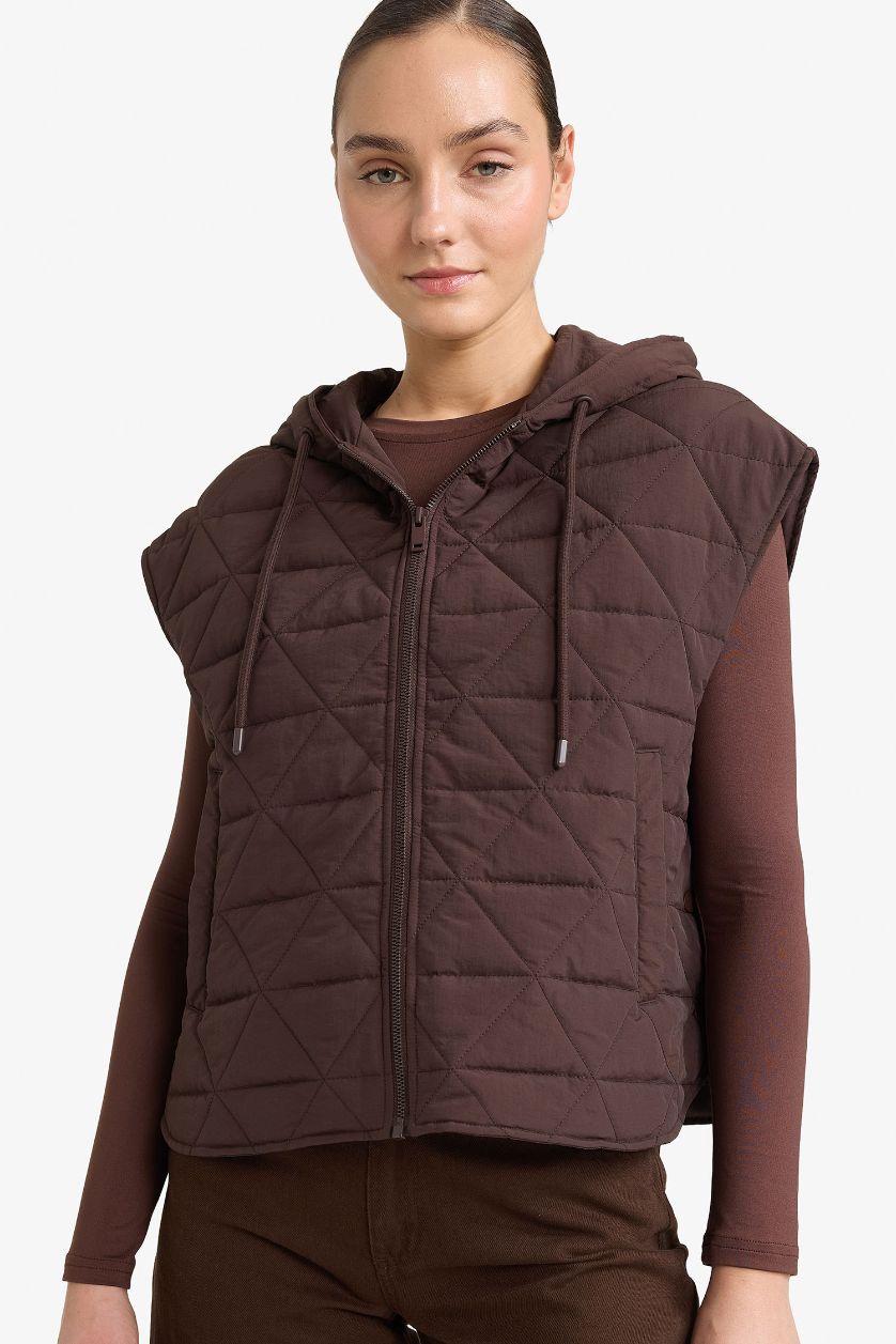 Kadın Kahve Relax Fıt Kapüşonlu Krinkıl Kumaş Yelek