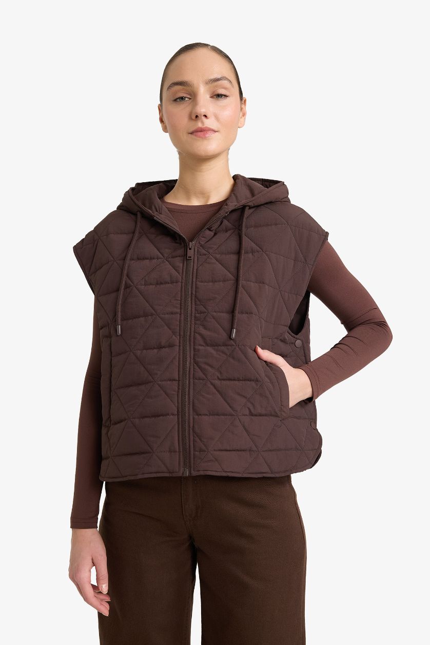 Kadın Kahve Relax Fıt Kapüşonlu Krinkıl Kumaş Yelek