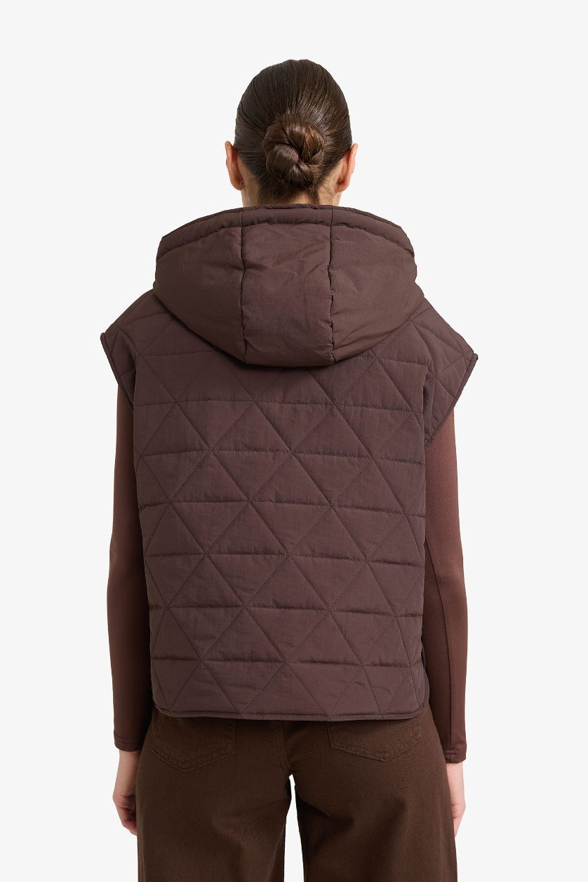 Kadın Kahve Relax Fıt Kapüşonlu Krinkıl Kumaş Yelek