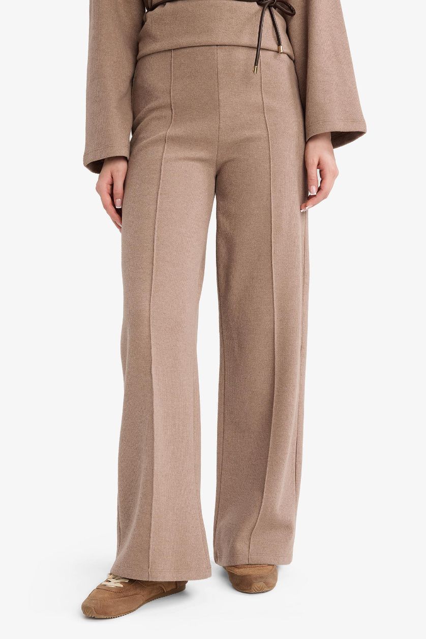 Woman Beige Wide Leg Regular Hem Trousers