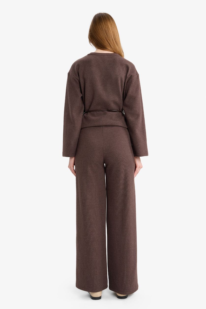 حريمي بني بنطلون وايد ليج برجل عادية