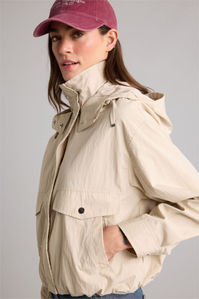 نساء اللون الحجري جاكيت خفيف مقاوم للماء قصة عادية بغطاء للرأس