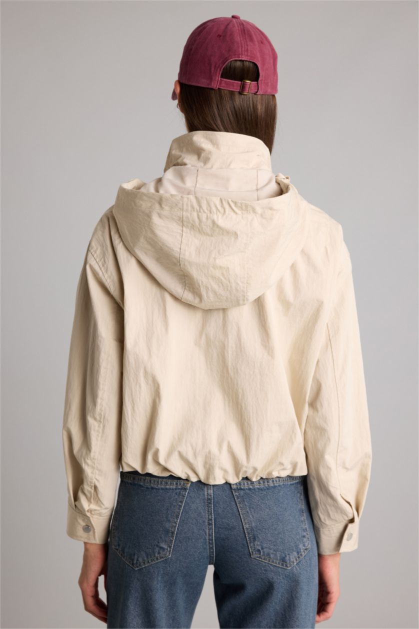 نساء اللون الحجري جاكيت خفيف مقاوم للماء قصة عادية بغطاء للرأس