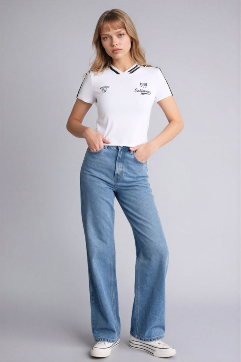 Әйелдерге ақ Loose Fit спорттық баспалы рибана қысқа жеңді футболка