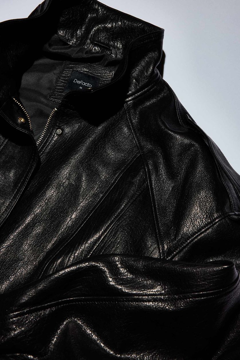 Kadın Siyah %100 Deri Oversize Geniş Kalıp Dik Yaka Fermuarlı Mont