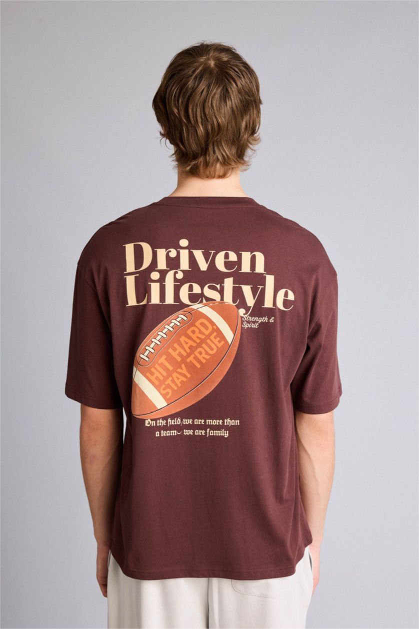 Ерлер Қоңыр 100% мақта Boxy Fit баспалы футболка