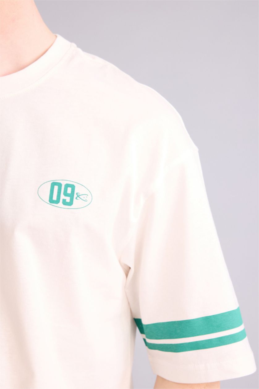 Ерлер экру 100% мақта Boxy Fit баспалы футболка