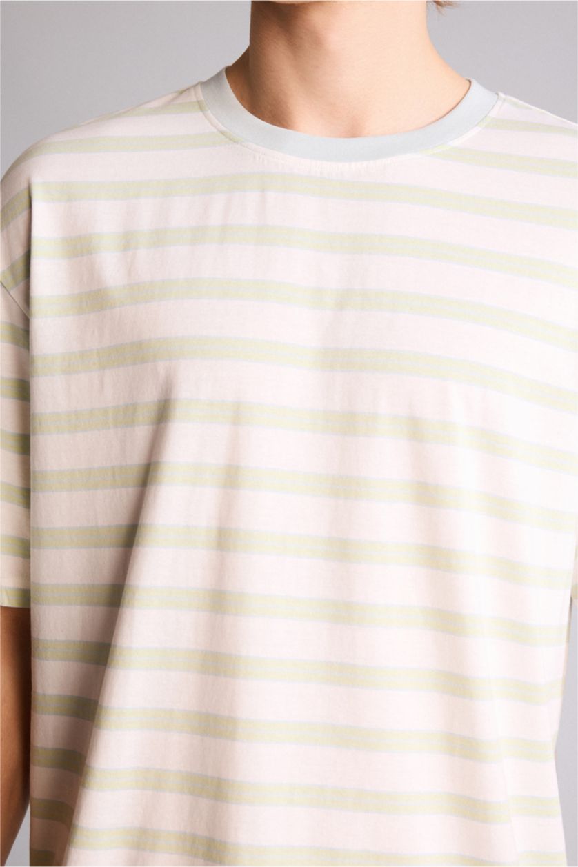 Ерлер экру 100% мақта Boxy Fit жолақты футболка