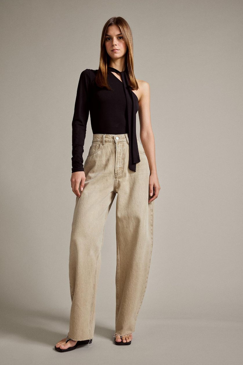 نساء بيج فاتح بنطلون جينز باجي فيت برجل عادي