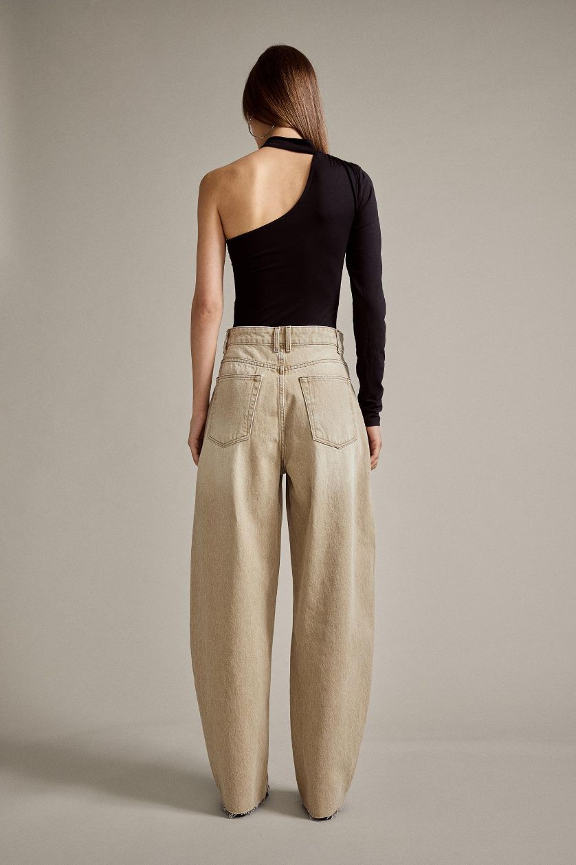 نساء بيج فاتح بنطلون جينز باجي فيت برجل عادي