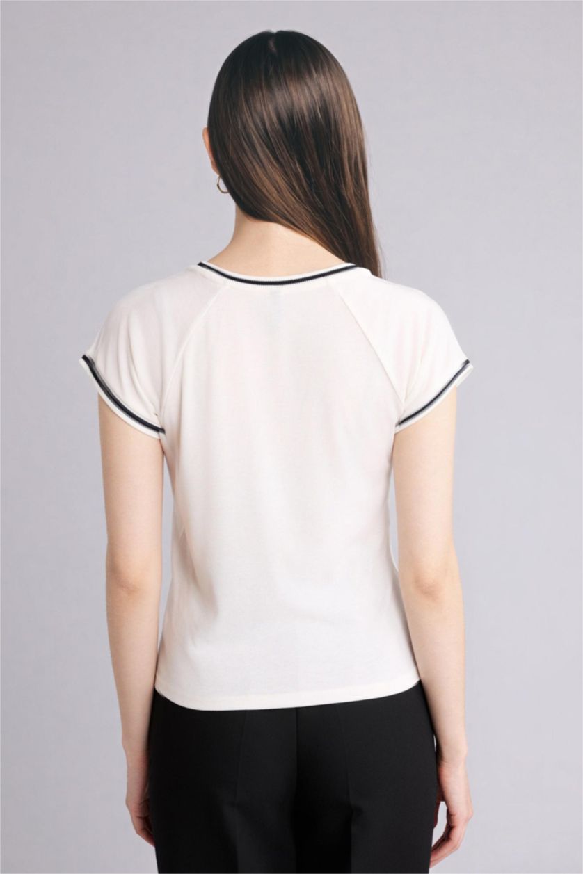 حريمي بيج فاتح تيشيرت نص كم سليم فيت وياقة مستديرة