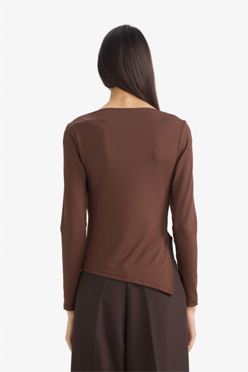 نساء بني فاتح تيشيرت ردن طويل مخصر سليم فيت وياخة مستديرة