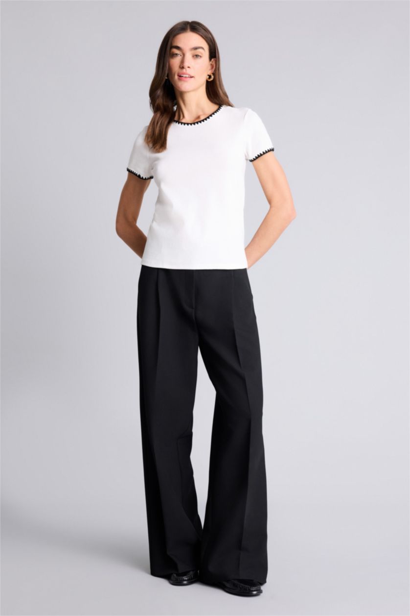 حريمي بيج فاتح تيشيرت نص كم قصة عادية وياقة مستديرة