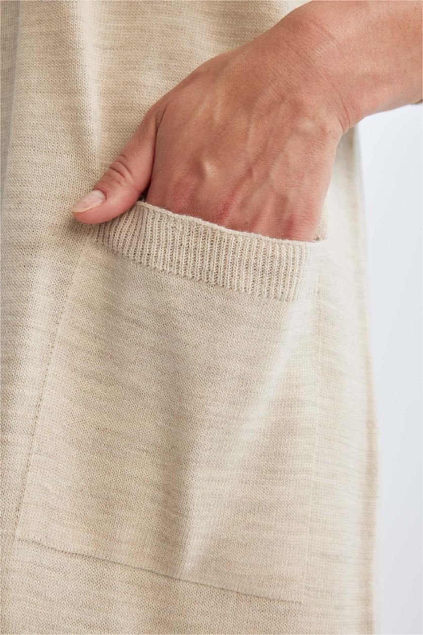 FEMME Beige Cardigan long en Tricot à Col en V et coupe régulière