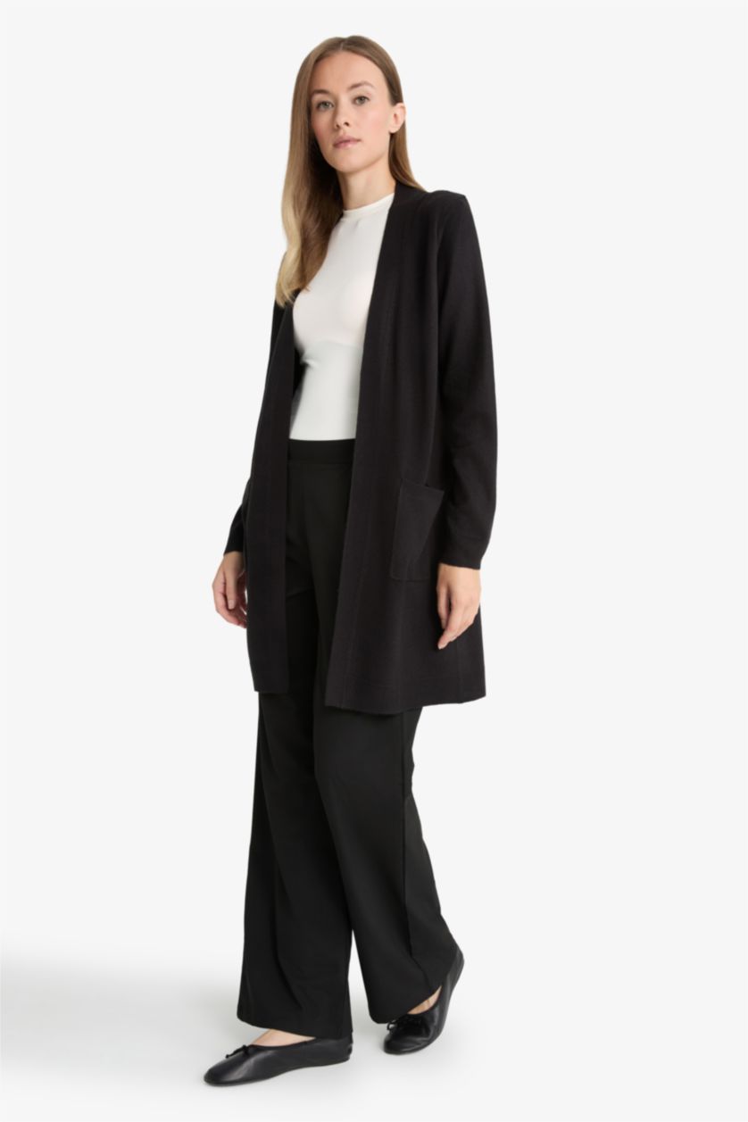 Woman Black Regular Fit V-Neck Cardigan