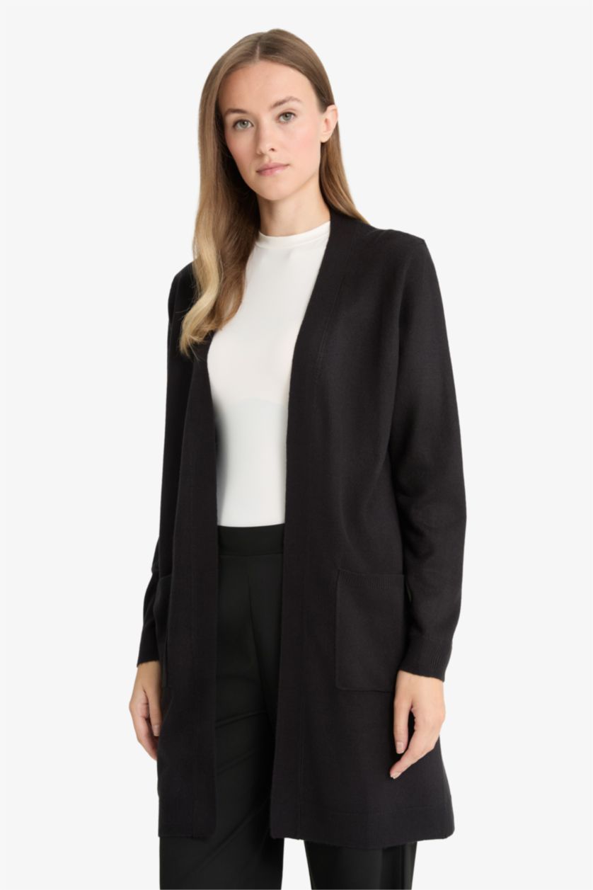 Woman Black Regular Fit V-Neck Cardigan