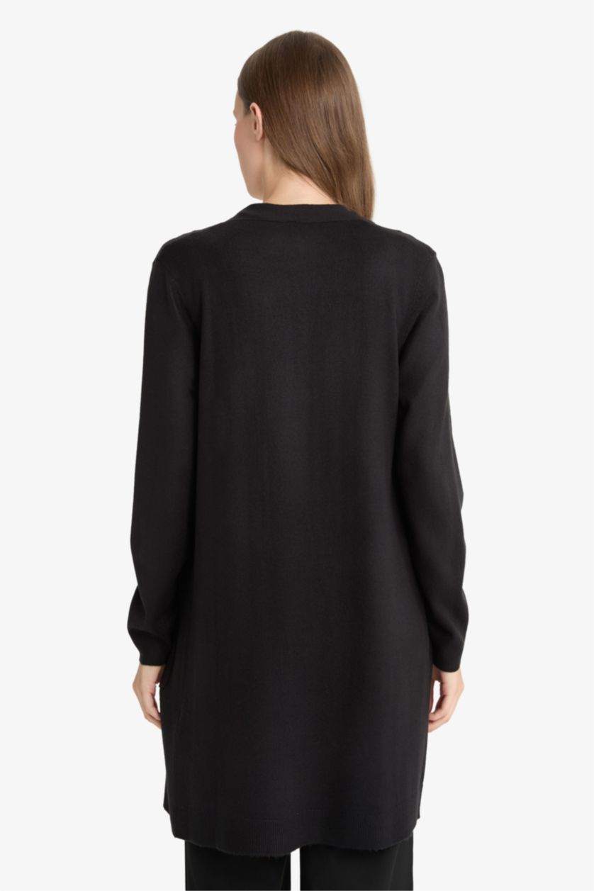 Woman Black Regular Fit V-Neck Cardigan