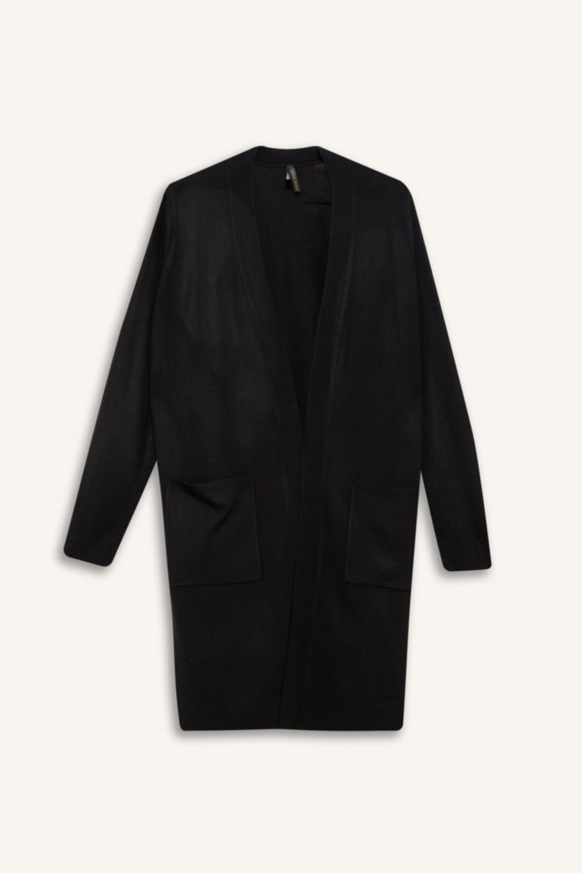 Woman Black Regular Fit V-Neck Cardigan