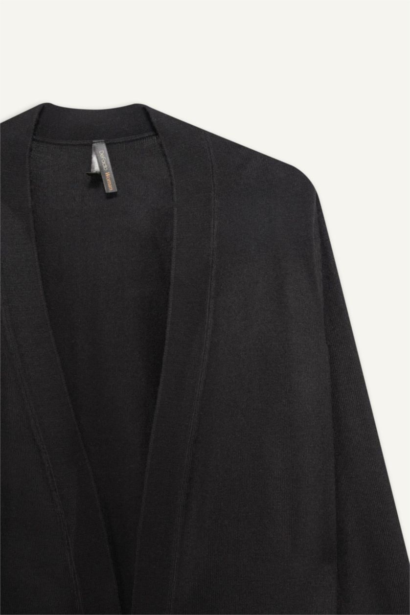 Woman Black Regular Fit V-Neck Cardigan