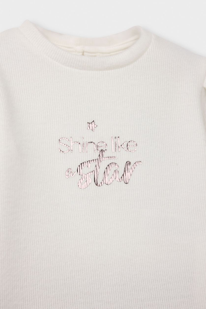 طفلة صغيرة زهري فاتح سيت بيبي بناتي بنطلون شمواه و سويت شيرت بطبعة شعار - قطعتين