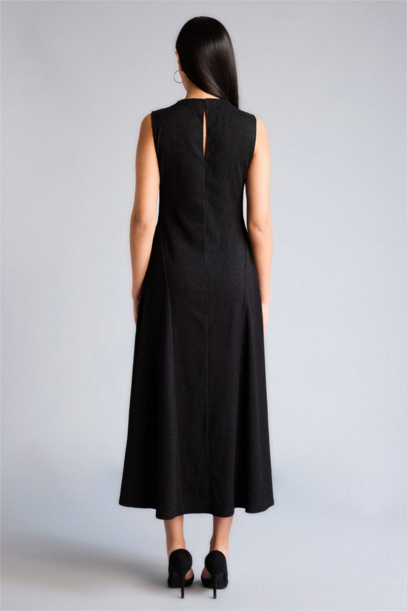 نساء أسود فستان نص كم القماش المنسوج قصة A بدون كم بياقة عالية