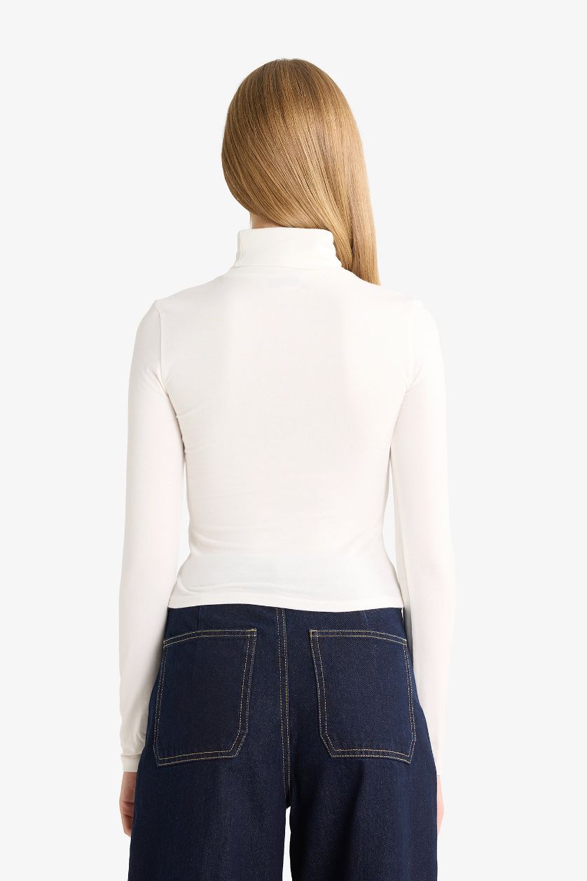 حريمي بيج فاتح تيشيرت كم طويل مخصر بياقة عالية