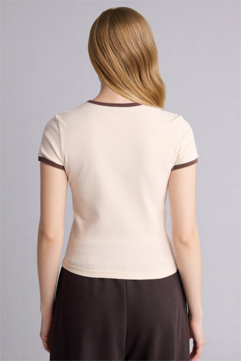 Женщины Светлая слоновая кость Футболка Fitted в рубчик с принтом и коротким рукавом