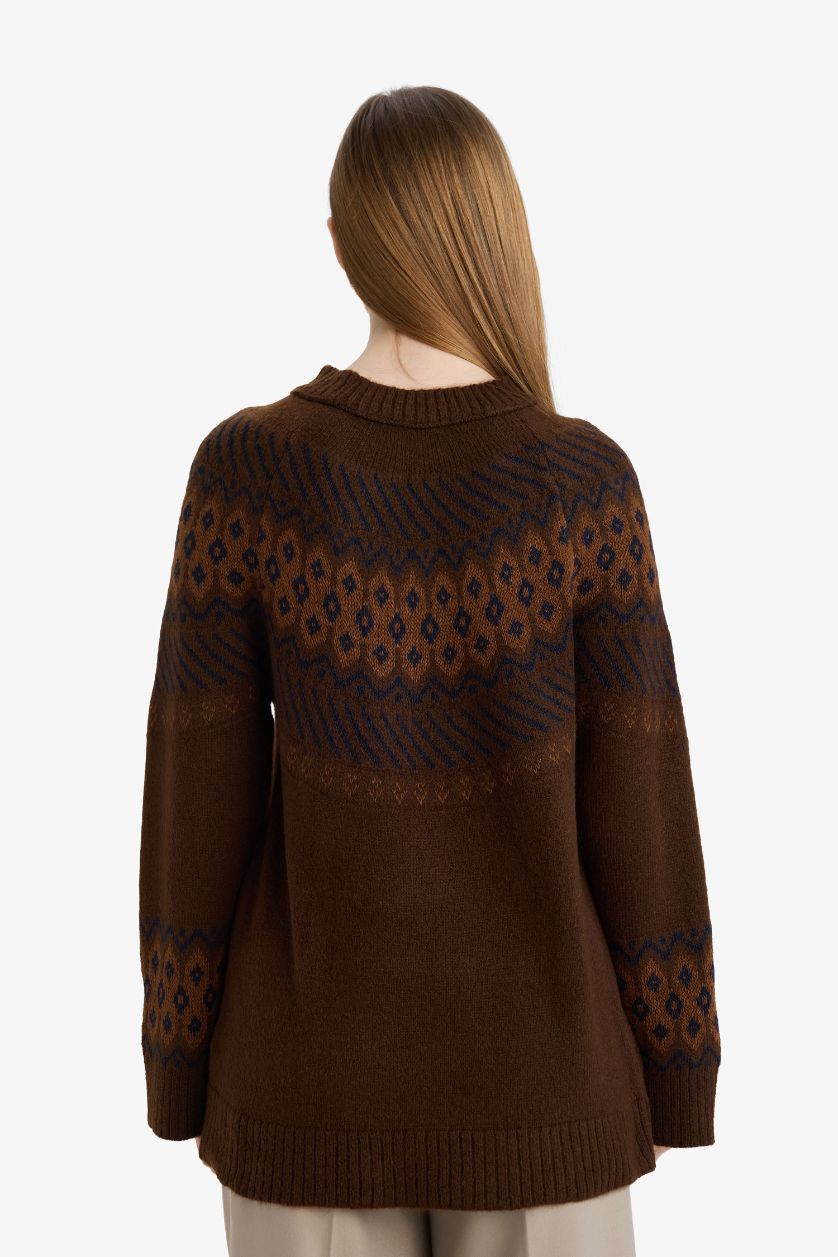 Woman Brown Regular Fit Crew Neck Pattern Knit Pullover Tunic