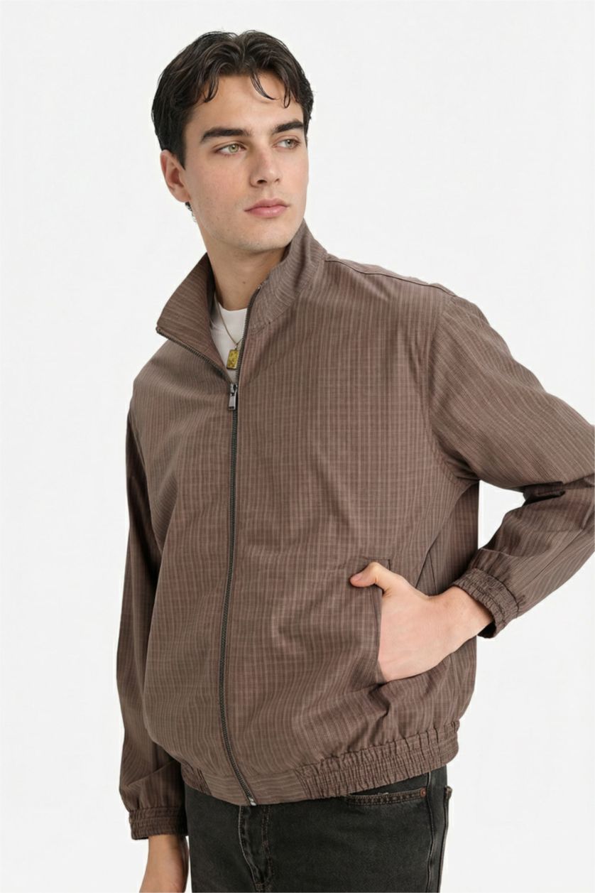 رجال بني جاكيت قطن قصة عادية