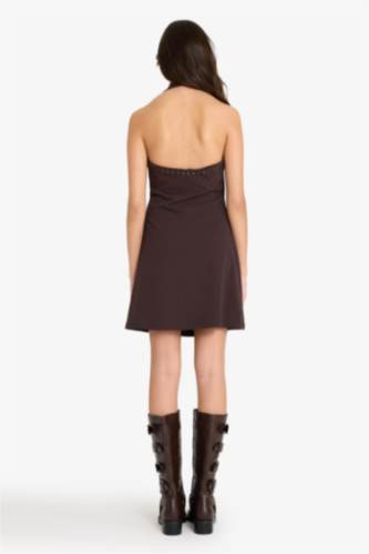 نساء بني فستان قصير بياقة هالتر بحمالات