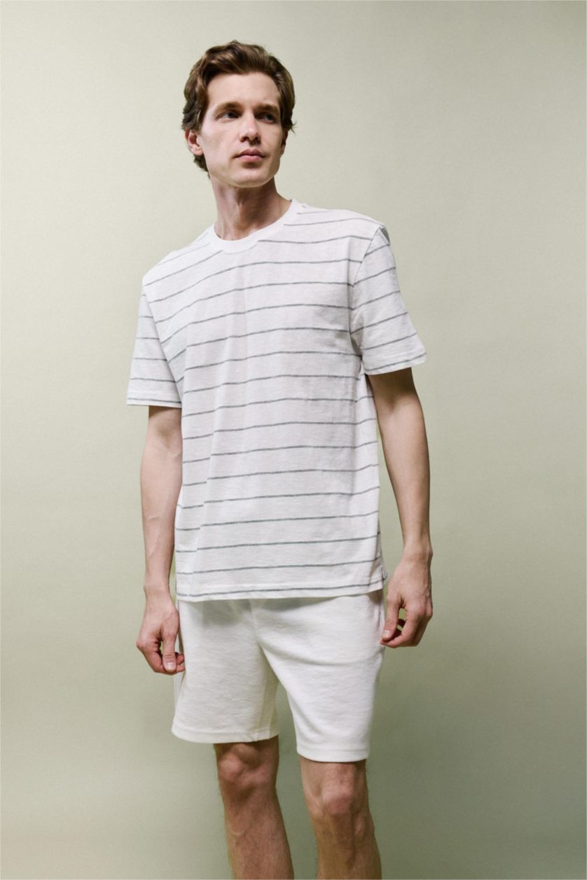 HOMME Écru T-shirt rayé à col rond Coupe régulière