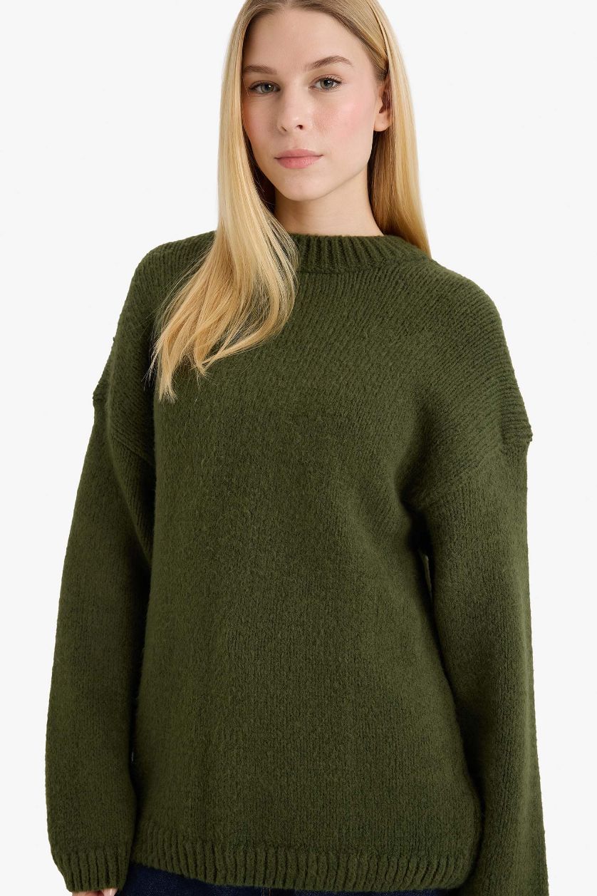 Woman Green Oversize Fit Crew Neck Pullover