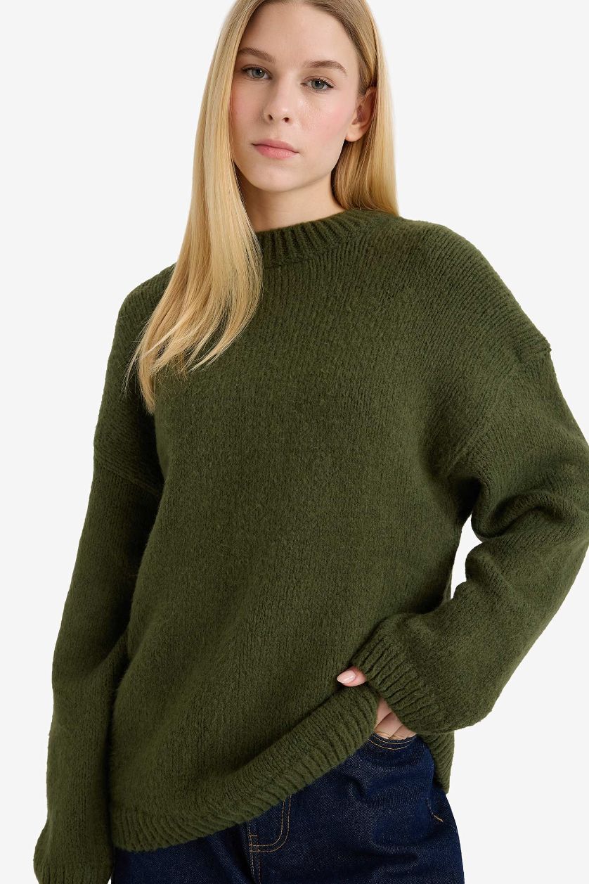 Woman Green Oversize Fit Crew Neck Pullover