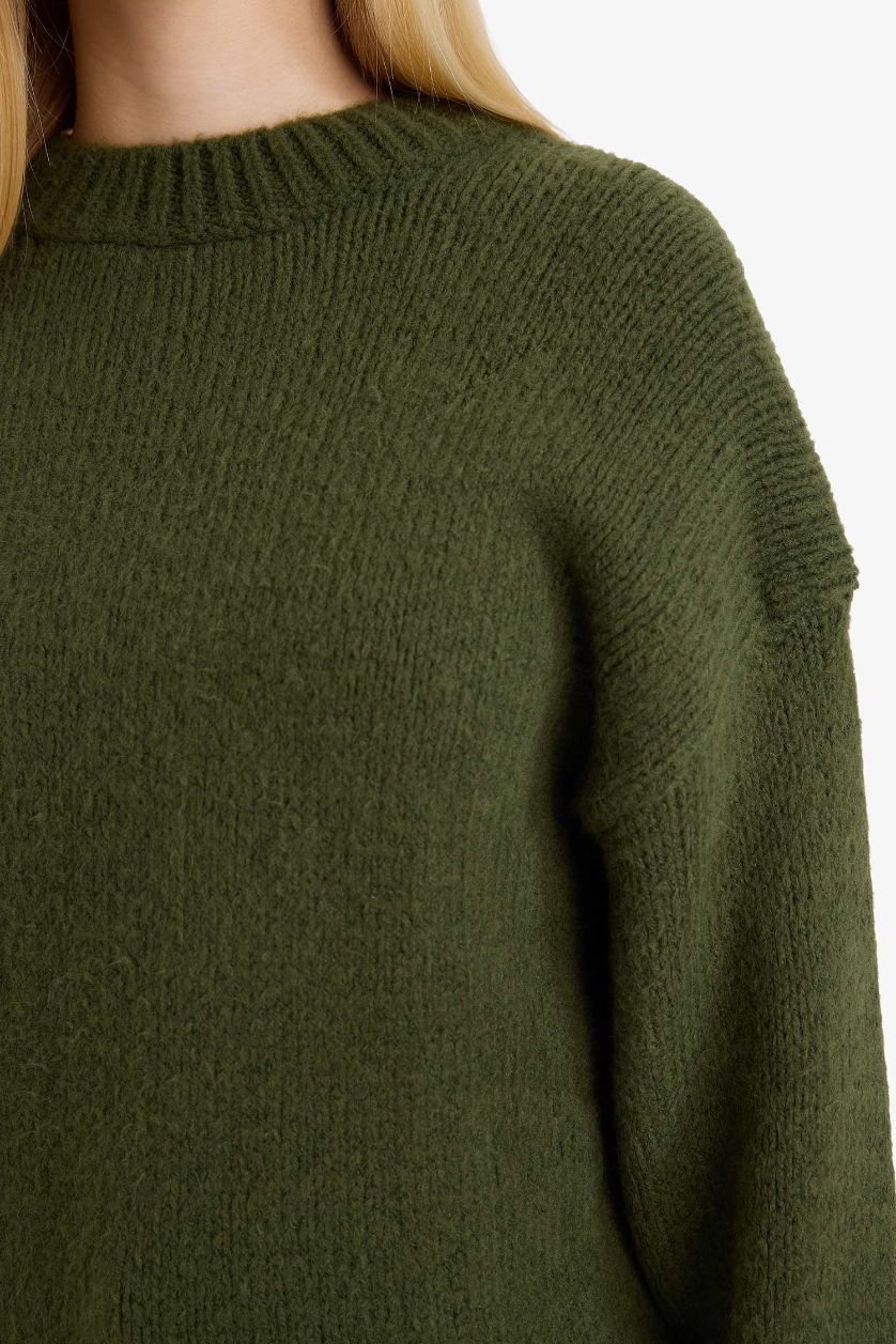 Woman Green Oversize Fit Crew Neck Pullover