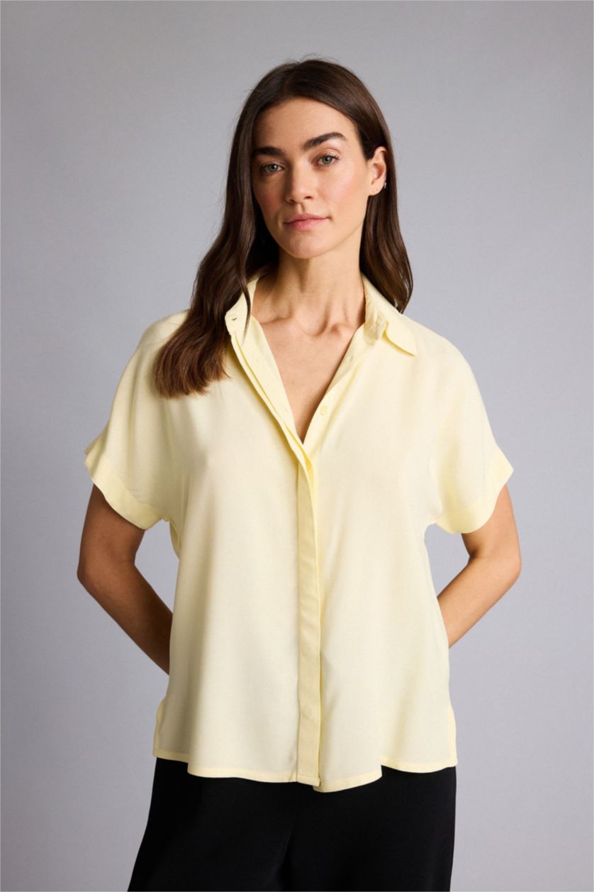 حريمي أصفر فاتح قميص نص كم قصة عادية