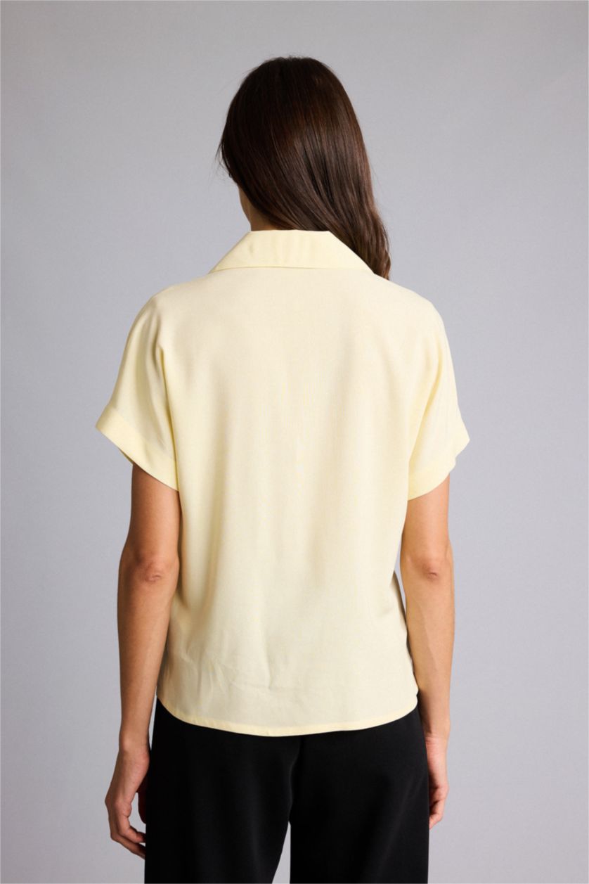 حريمي أصفر فاتح قميص نص كم قصة عادية