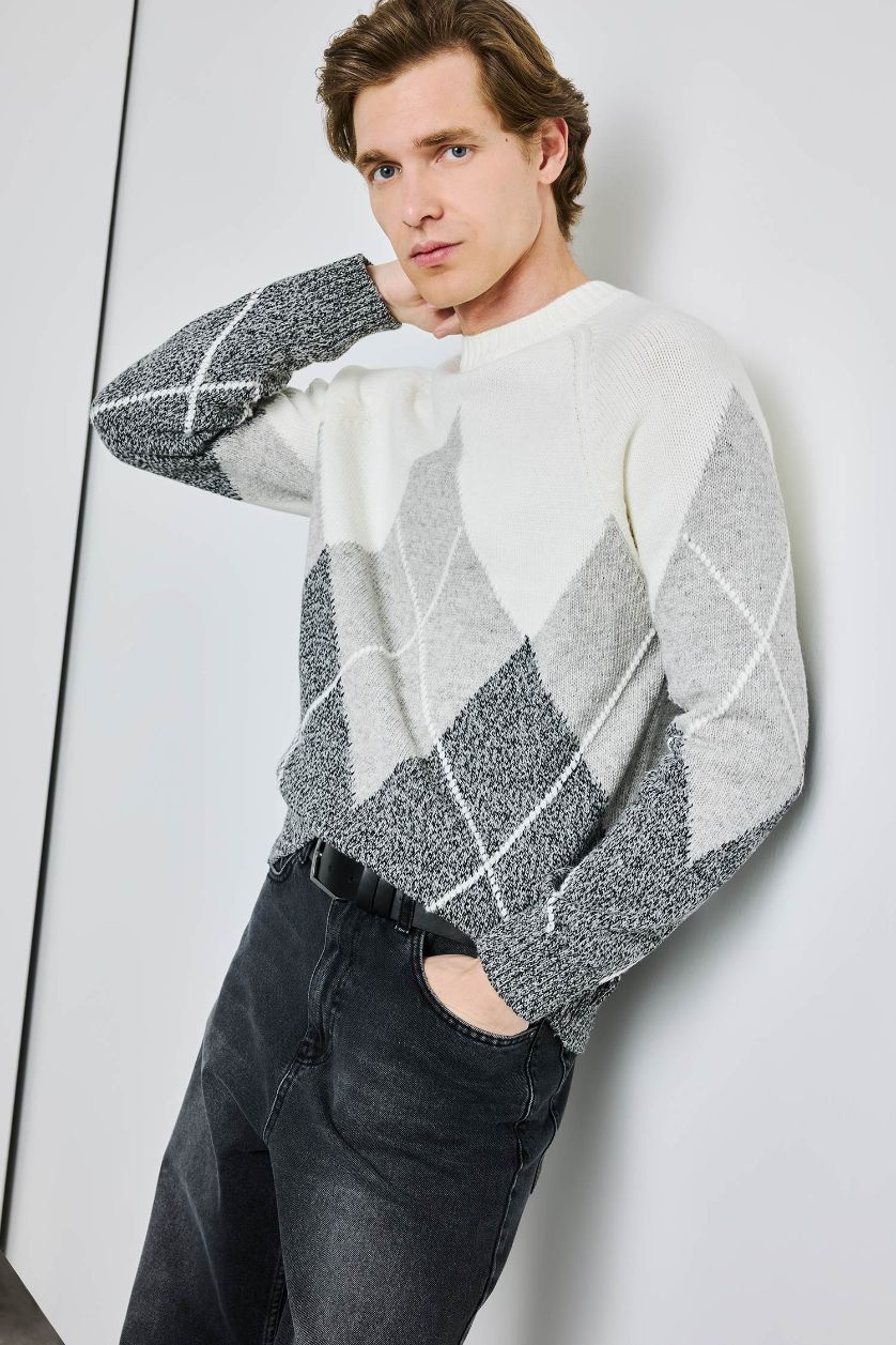 Erkek Ekru Standart Fit Bisiklet Yaka Baklava Desenli Triko Kazak