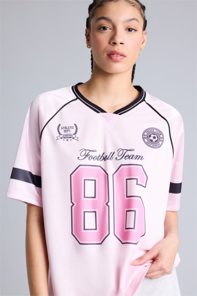 Kadın Açık Pembe Oversıze Bisiklet Yaka Dijital Baskılı Baskılı Sporcu Tül Kısa Kollu Tişört