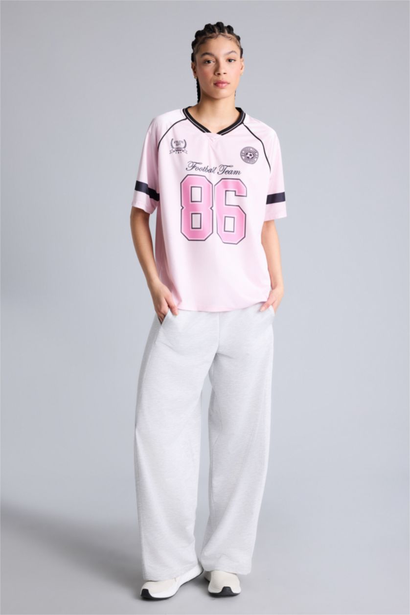 Kadın Açık Pembe Oversıze Bisiklet Yaka Dijital Baskılı Baskılı Sporcu Tül Kısa Kollu Tişört