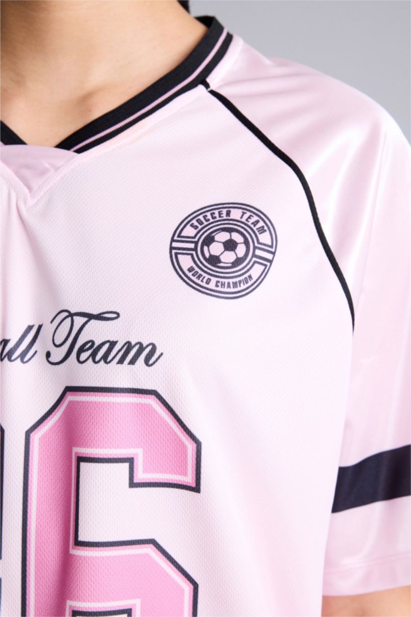 Kadın Açık Pembe Oversıze Bisiklet Yaka Dijital Baskılı Baskılı Sporcu Tül Kısa Kollu Tişört