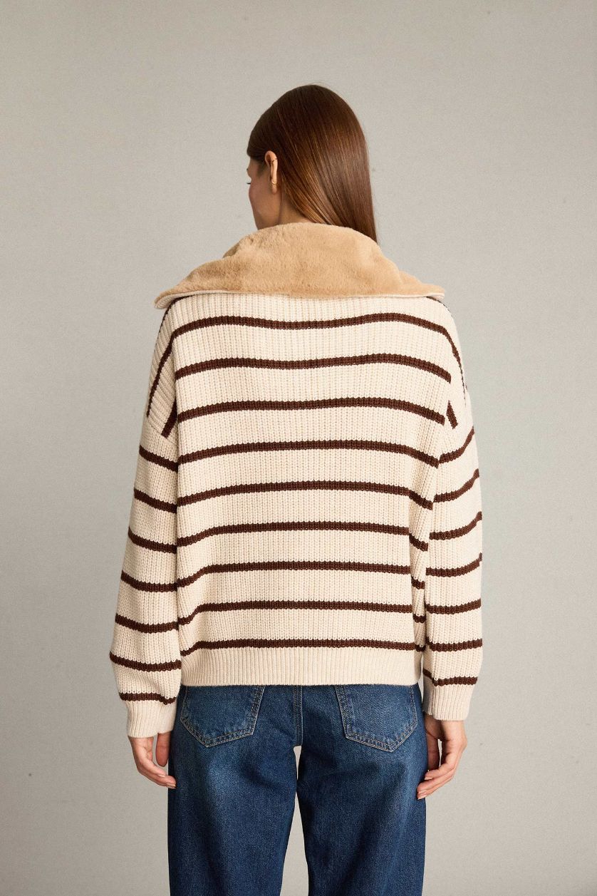 Kadın Ekru Overshirt Fit Balıkçı Yaka Yarım Fermuarlı Çizgili Pamuklu Triko Kazak