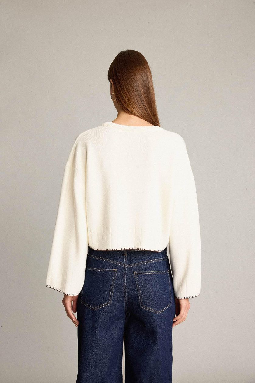 Kadın Kırık Beyaz Crop Bisiklet Yaka Nakışlı Triko Kazak