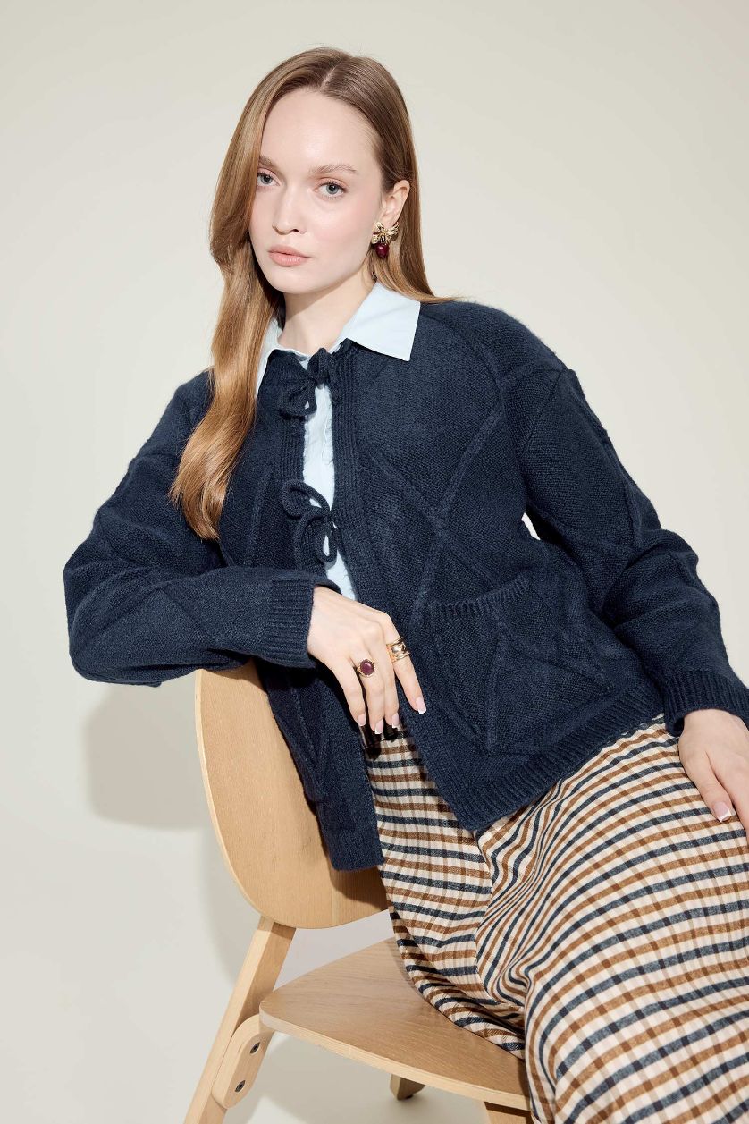 FEMME Marin Cardigan en maille à col rond et noeuds Coupe régulière