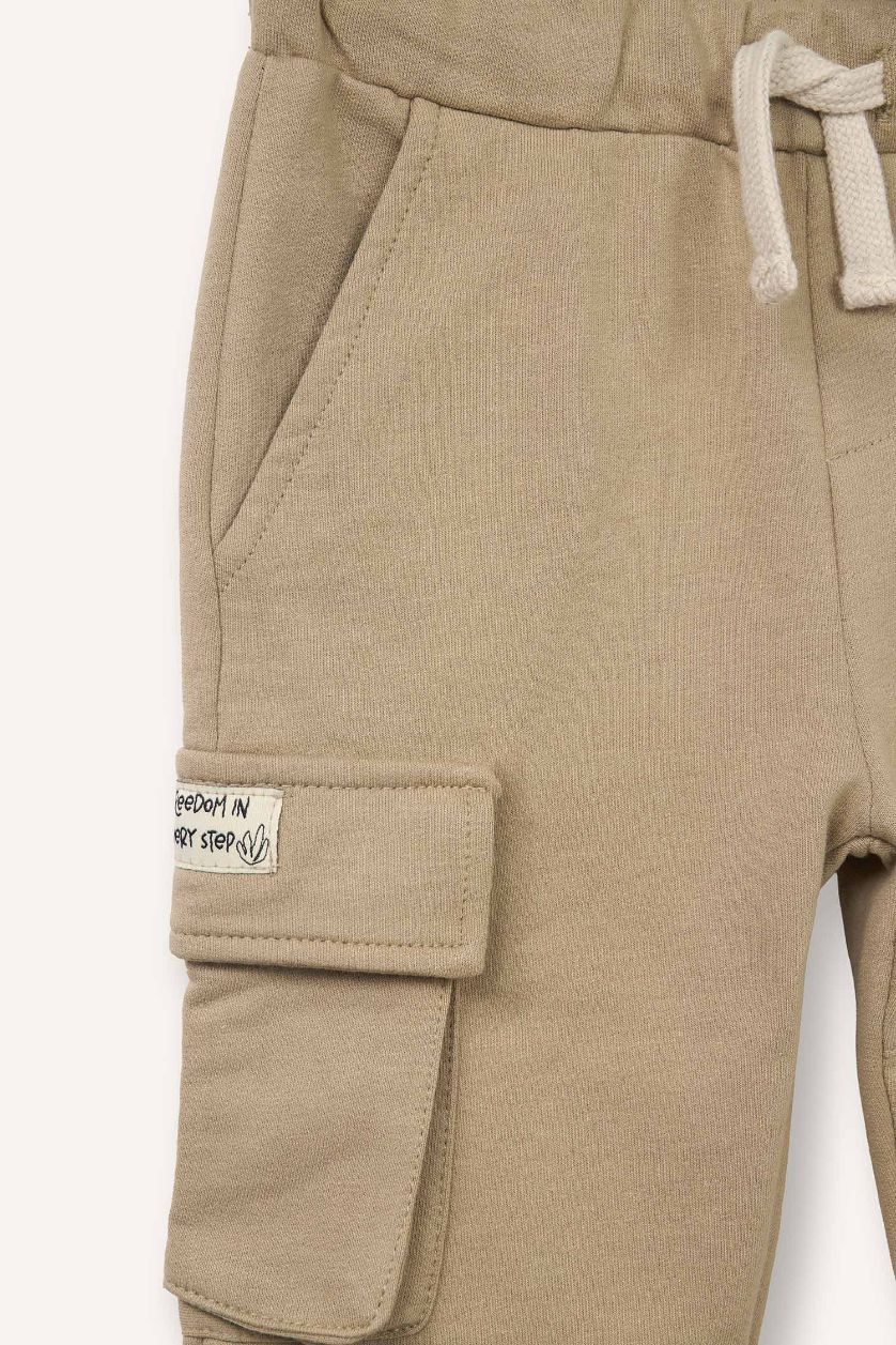 طفل صغير كاكي بنطرون كارجو بيبي ولادي قصة عادية