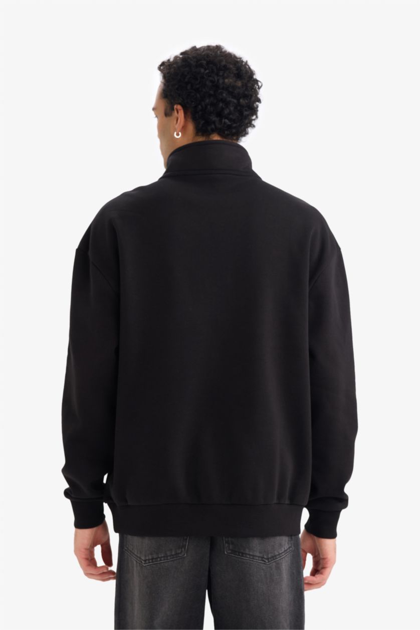 Men Black Boxy Fit Sweatshirt