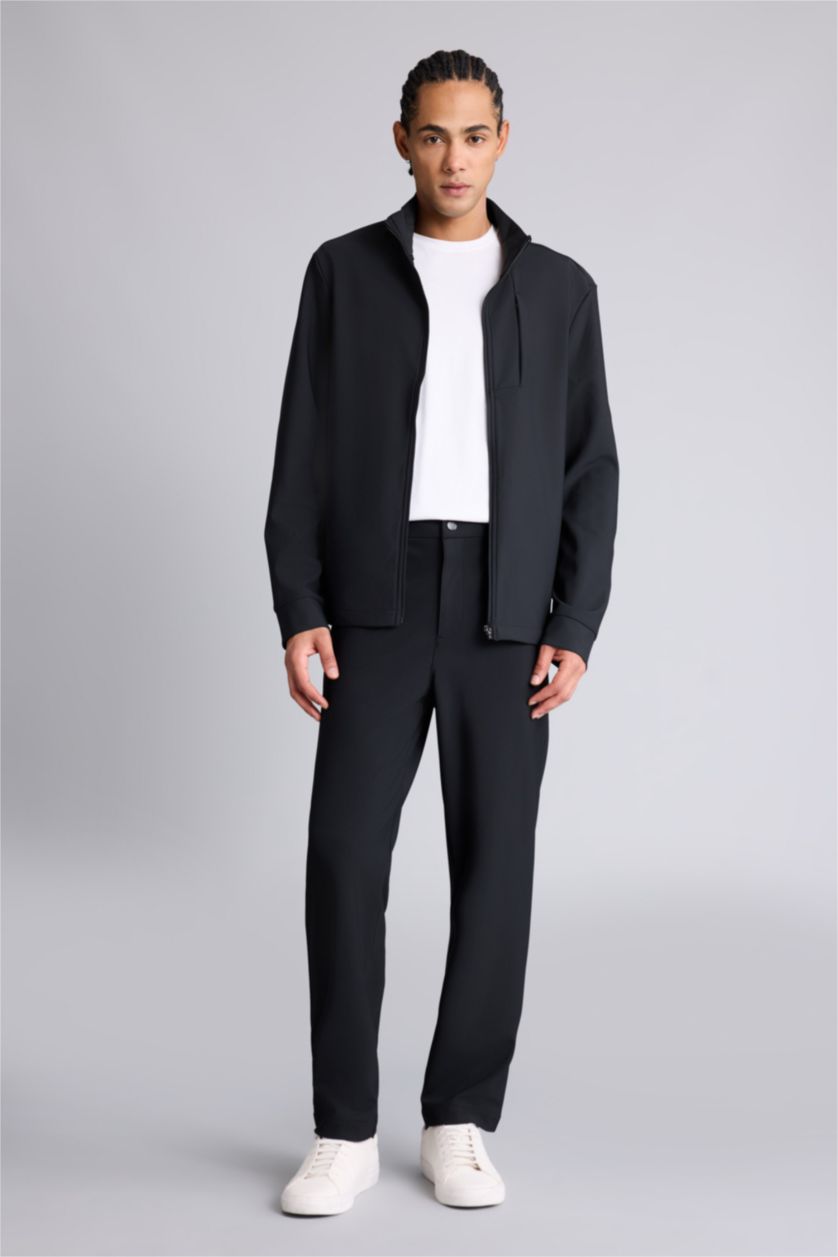 رجال أسود بنطرون قصة عادية ورجل عادي